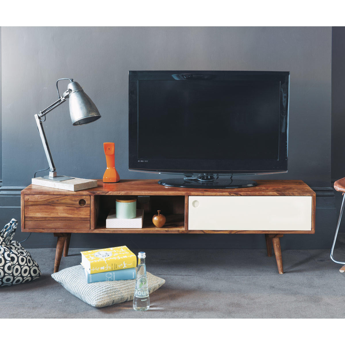 Elegante Vista TV Console
